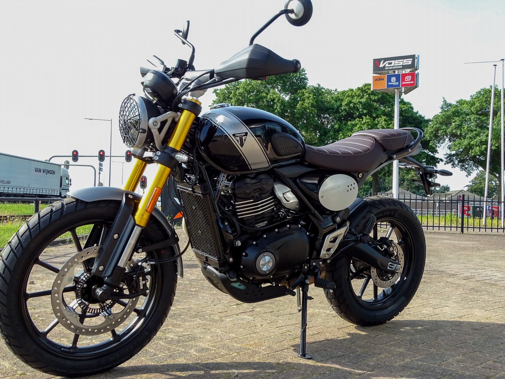 TRIUMPH SCRAMBLER 400 X