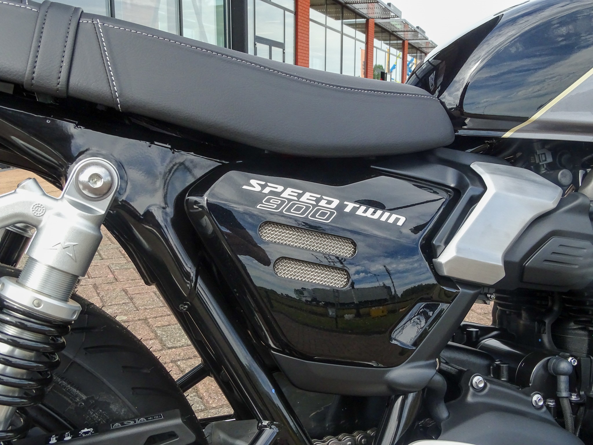 TRIUMPH SPEED TWIN 900