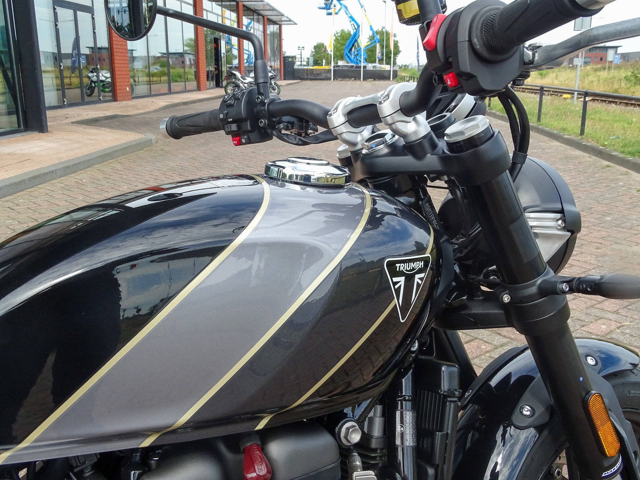 TRIUMPH SPEED TWIN 900