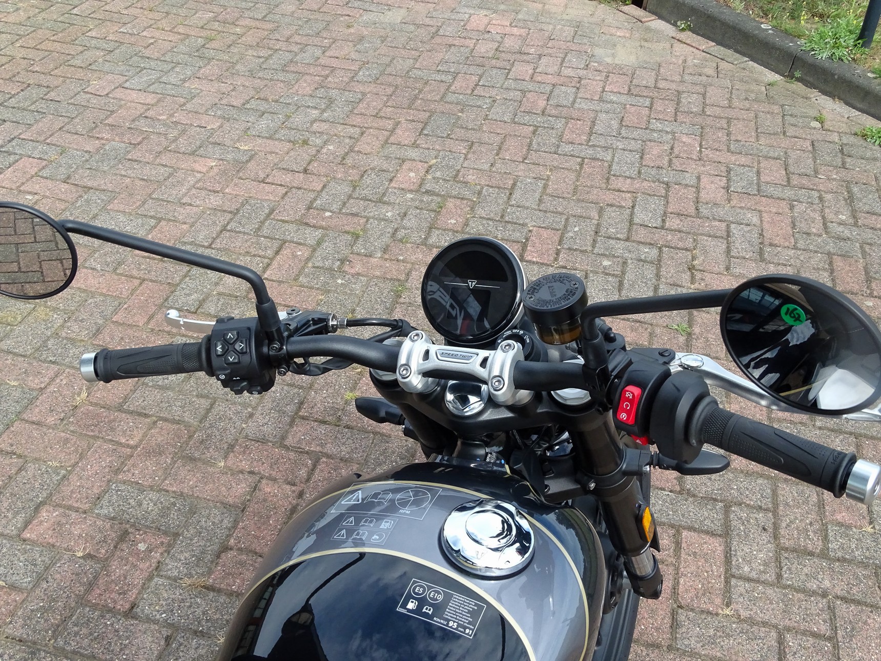 TRIUMPH SPEED TWIN 900