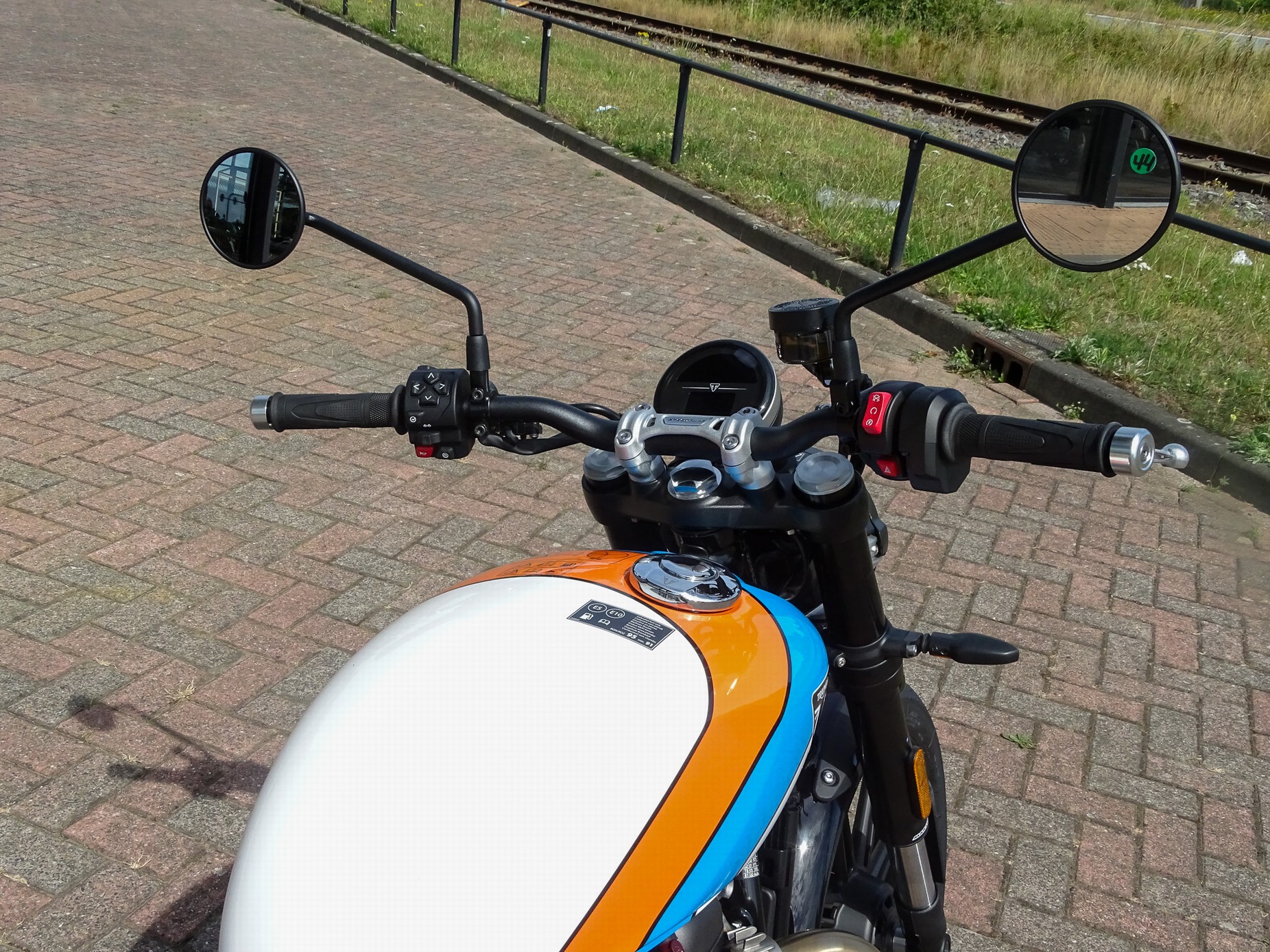 TRIUMPH SPEED TWIN 900