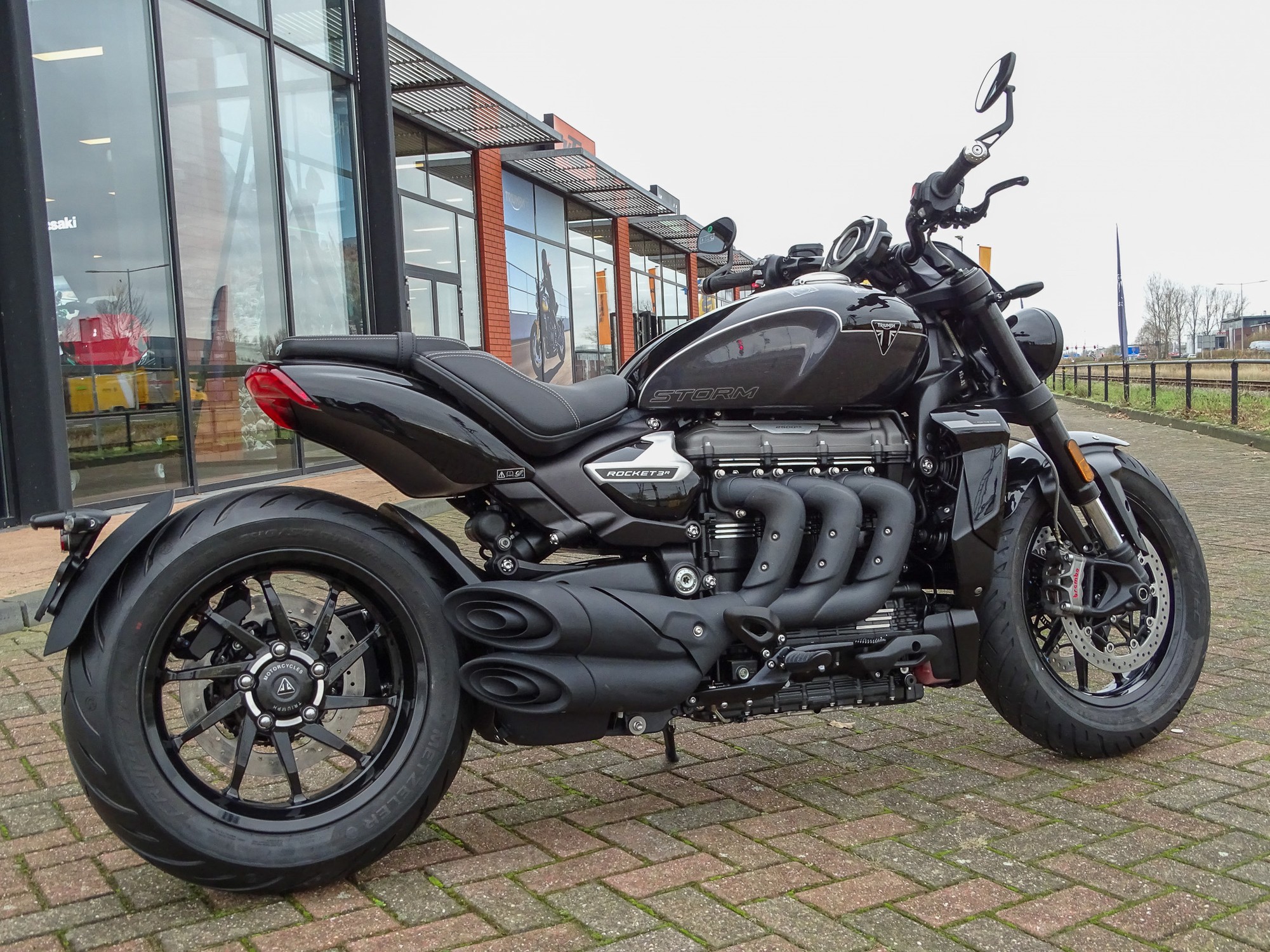 TRIUMPH ROCKET 3 STORM R
