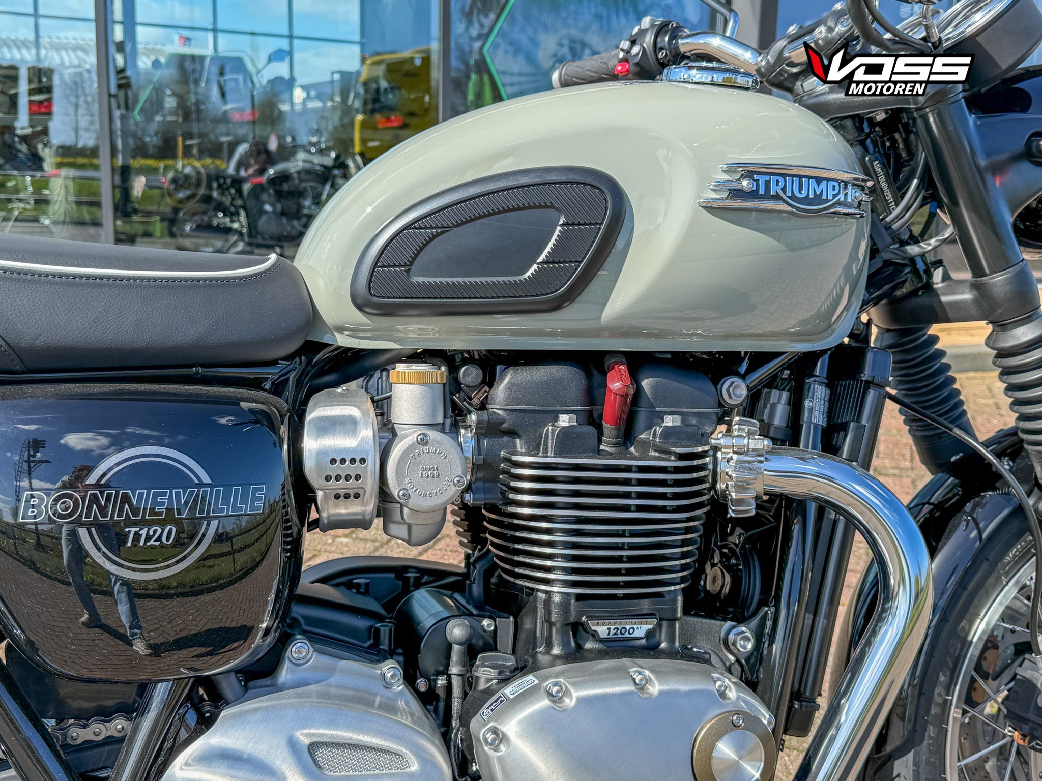 TRIUMPH BONNEVILLE T120