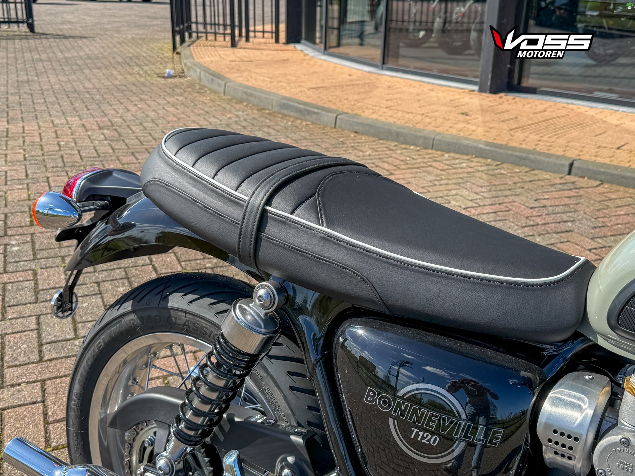 TRIUMPH BONNEVILLE T120