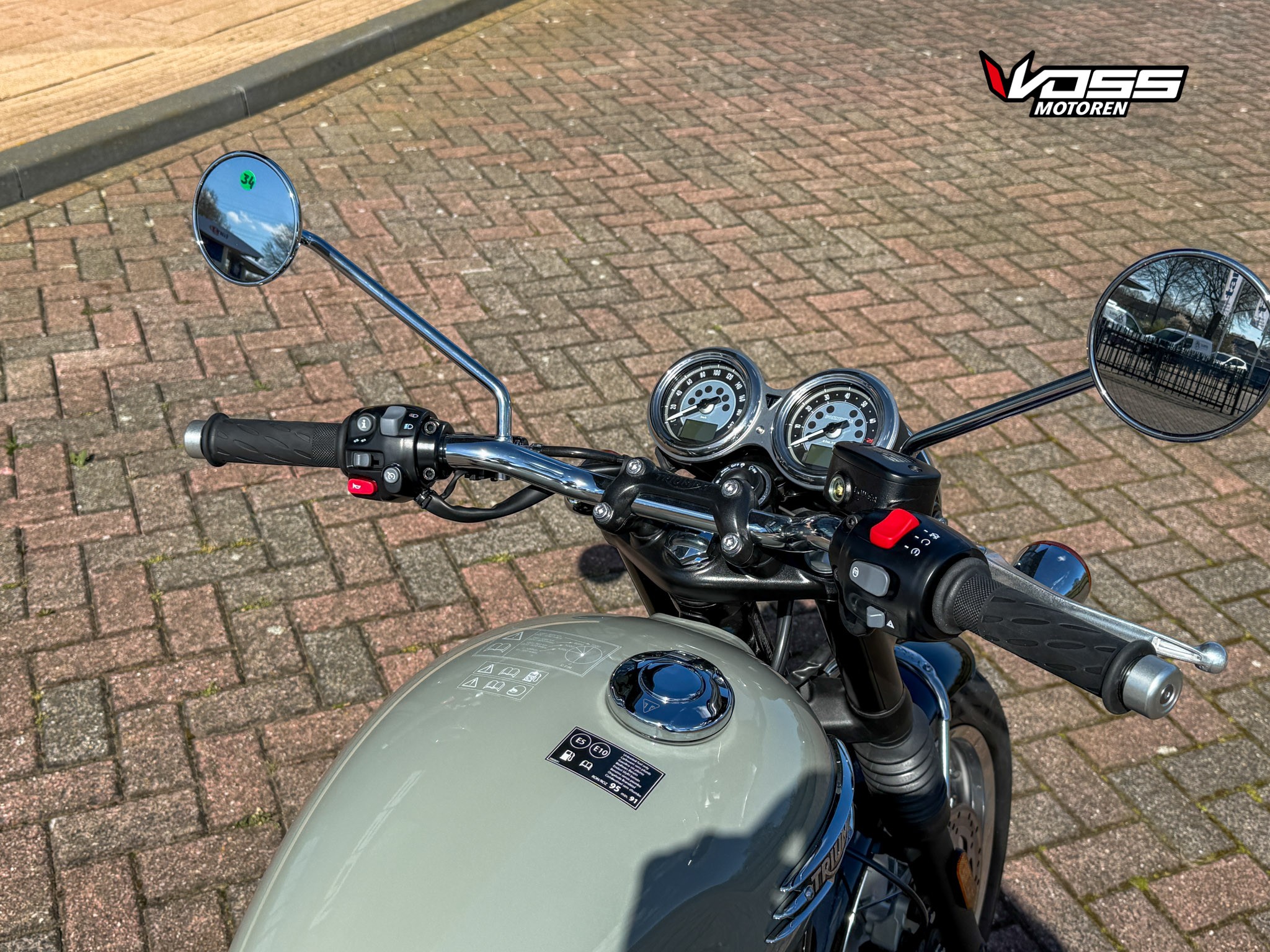 TRIUMPH BONNEVILLE T120