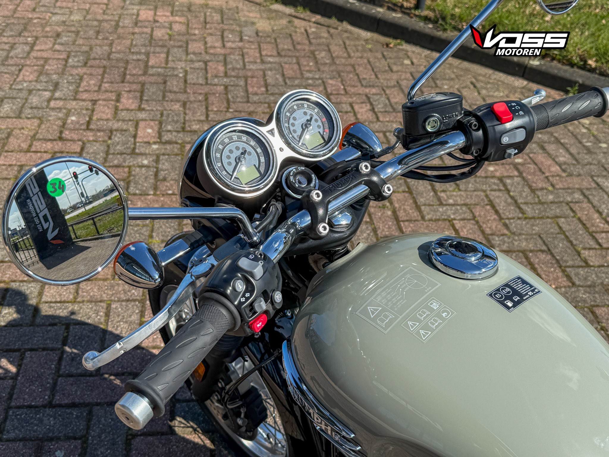 TRIUMPH BONNEVILLE T120