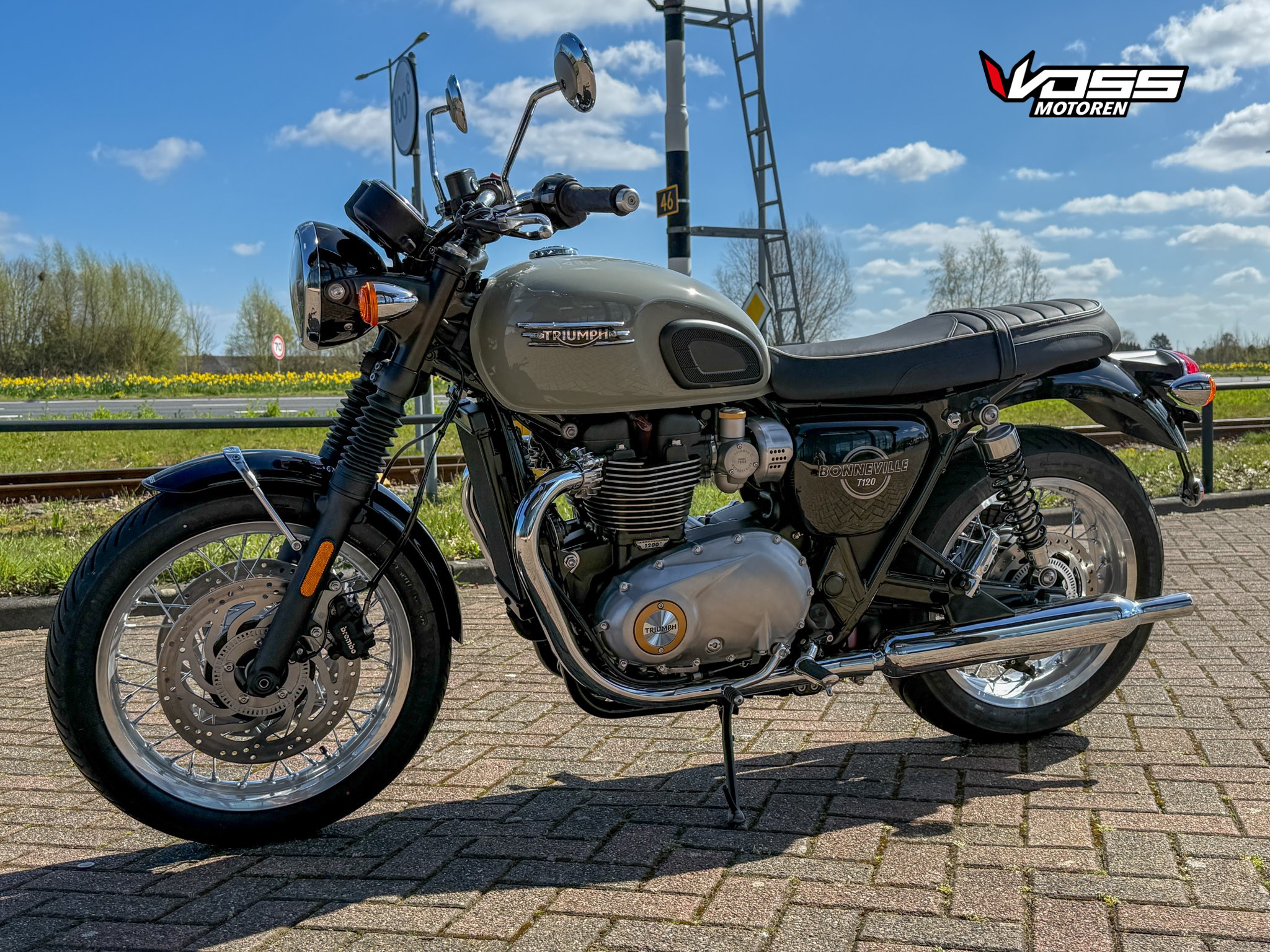 TRIUMPH BONNEVILLE T120