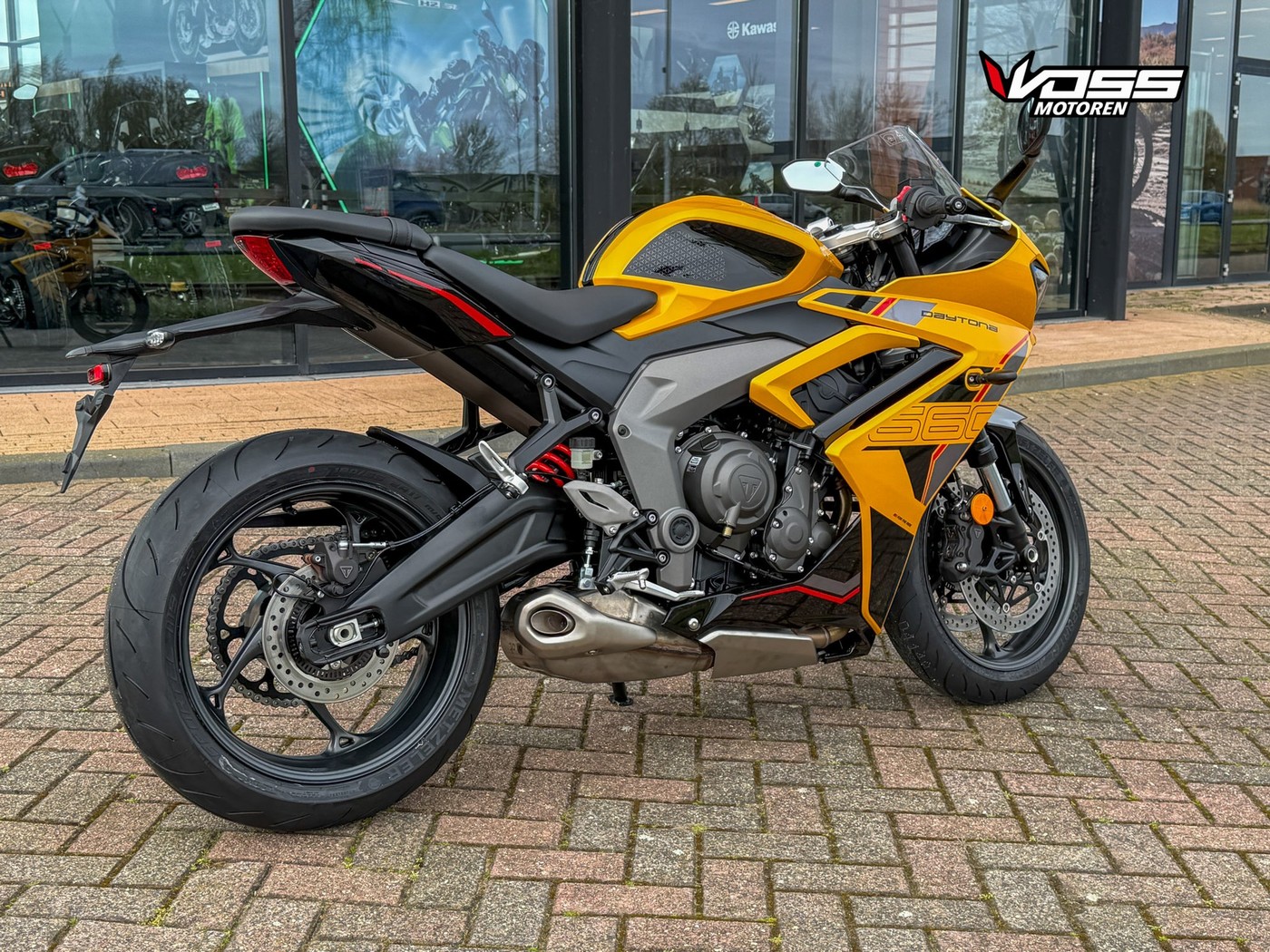 TRIUMPH DAYTONA 660