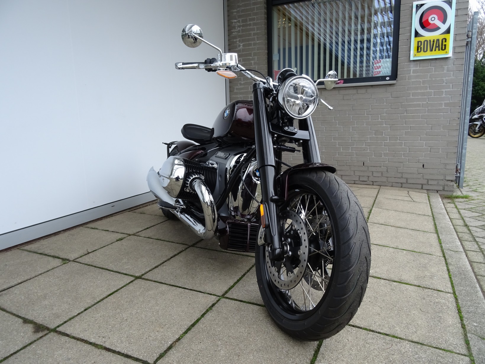 BMW - R 18 CUSTOM BOBBER