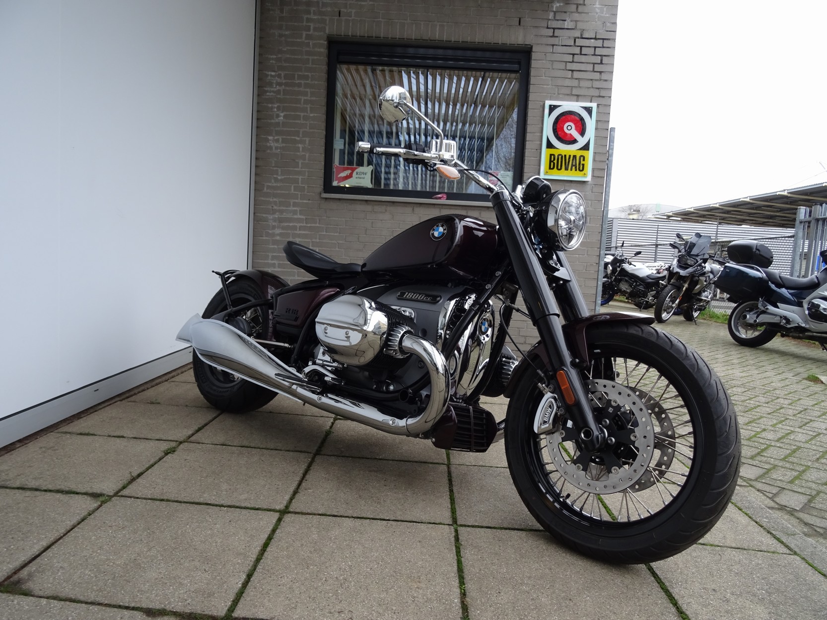 BMW - R 18 CUSTOM BOBBER