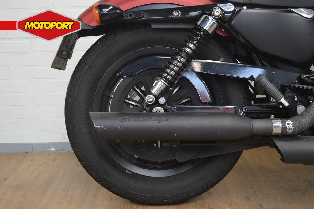 HARLEY-DAVIDSON - XL 883 IRON