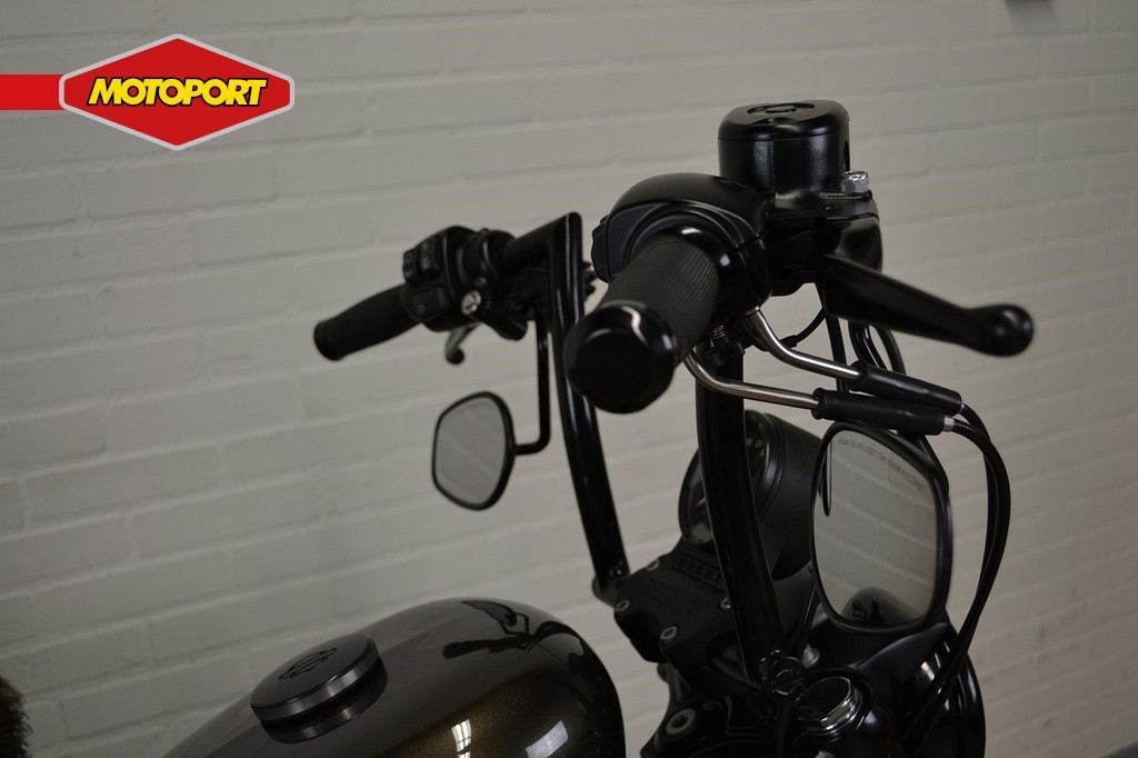 HARLEY-DAVIDSON - XL 883 IRON