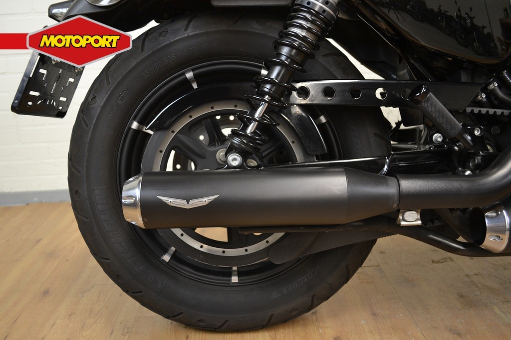 HARLEY-DAVIDSON - XL 883 IRON