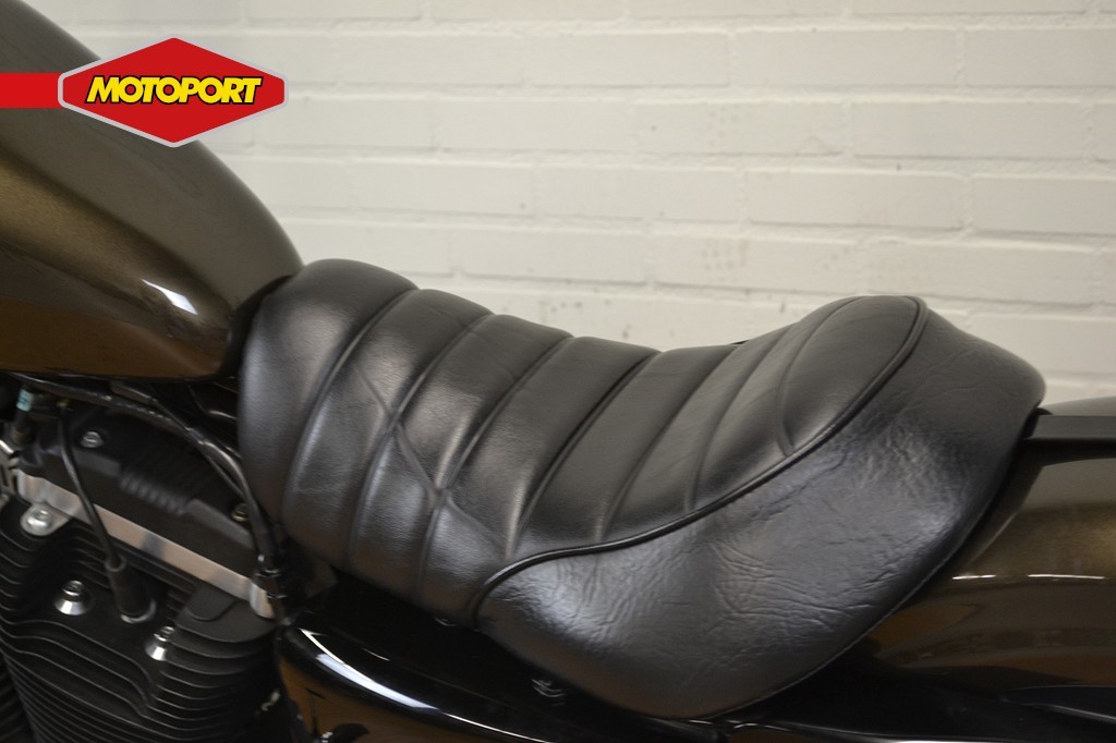 HARLEY-DAVIDSON - XL 883 IRON