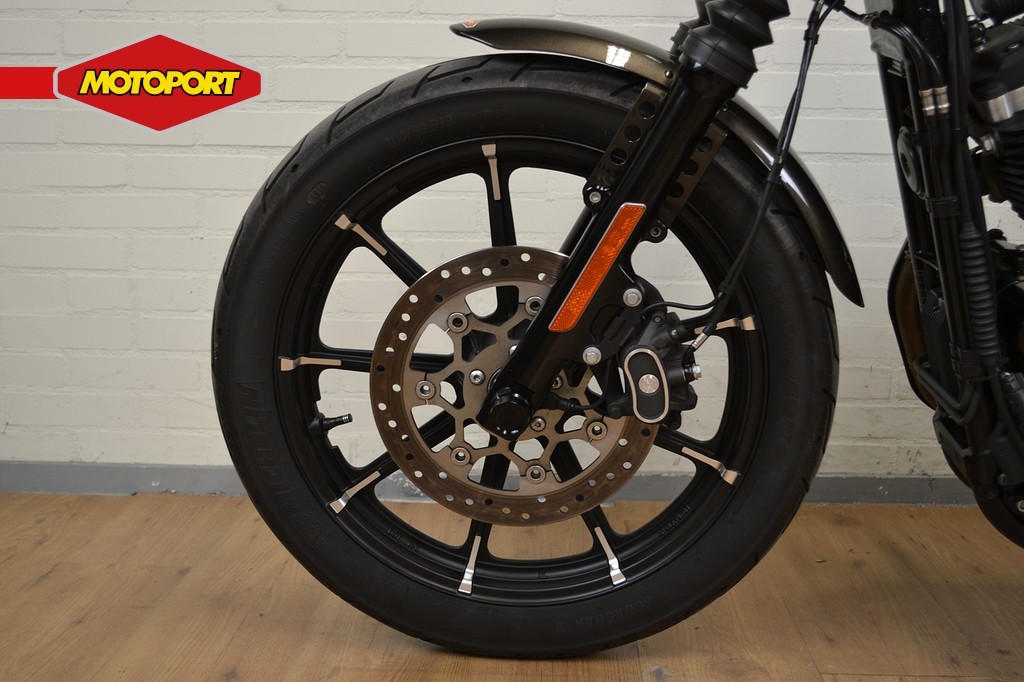 HARLEY-DAVIDSON - XL 883 IRON