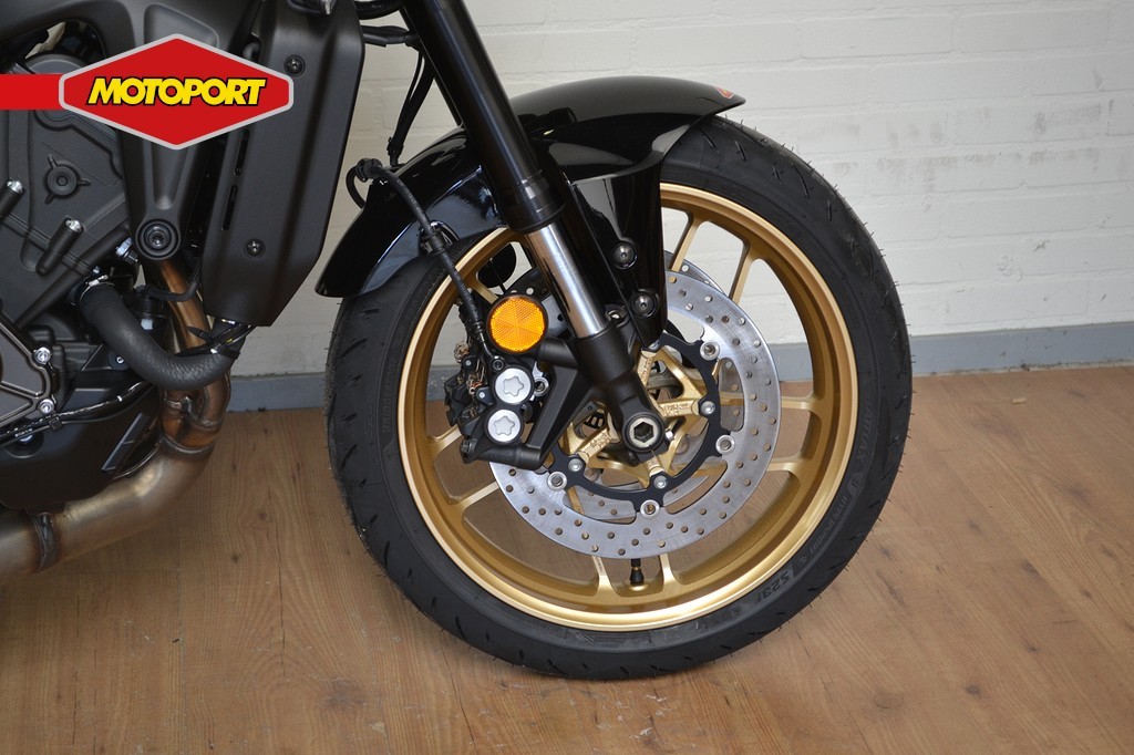 YAMAHA - XSR 900