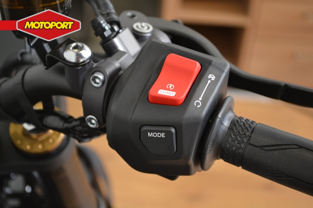 YAMAHA - XSR 900