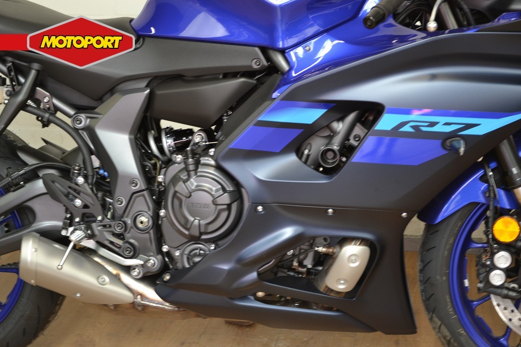 YAMAHA - R7