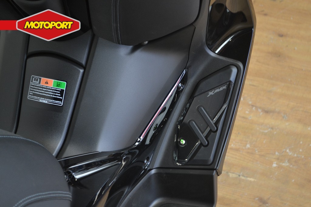 YAMAHA - XMAX 300 TECH MAX+