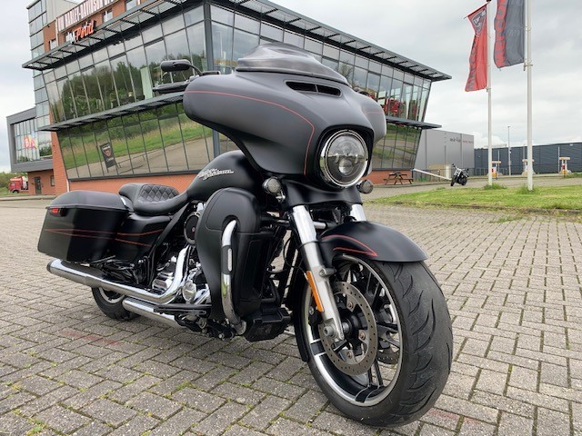 HARLEY-DAVIDSON - FLHXS STREETGLIDE XXL VOORWIEL