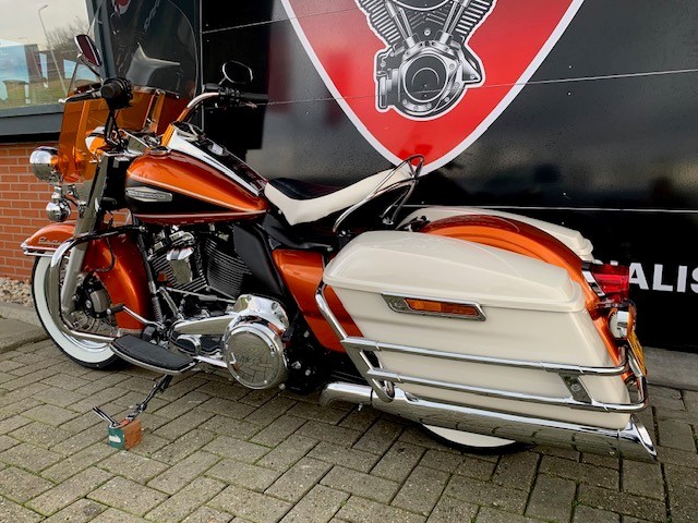 HARLEY-DAVIDSON - FLHR HIGHWAY KING ROADKING