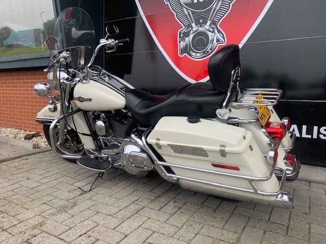 HARLEY-DAVIDSON - FLHR FLHRC ROADKING POLICE