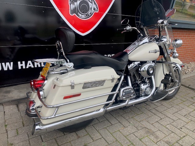 HARLEY-DAVIDSON - FLHR FLHRC ROADKING POLICE