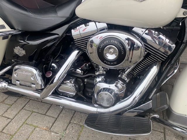 HARLEY-DAVIDSON - FLHR FLHRC ROADKING POLICE