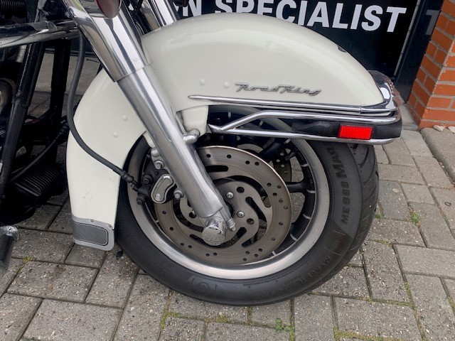 HARLEY-DAVIDSON - FLHR FLHRC ROADKING POLICE