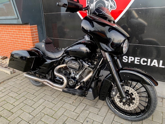 HARLEY-DAVIDSON - FLHX STREETGLIDE FLHXS ST UITV