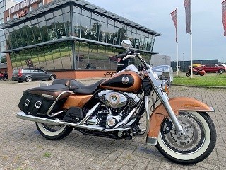 HARLEY-DAVIDSON - FLHRC ROADKING ROAD KING FLHR