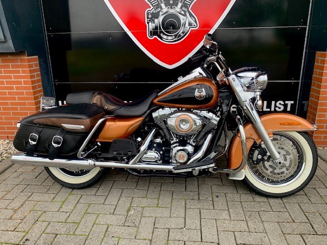 HARLEY-DAVIDSON - FLHRC ROADKING ROAD KING FLHR