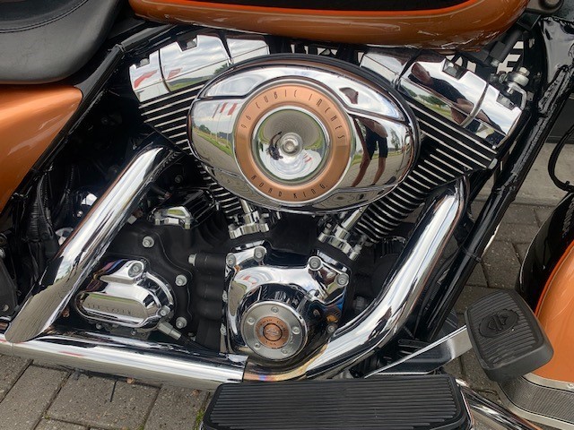 HARLEY-DAVIDSON - FLHRC ROADKING ROAD KING FLHR