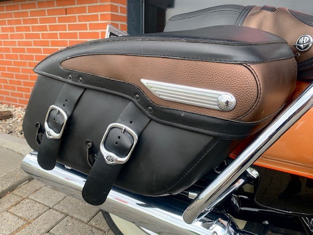 HARLEY-DAVIDSON - FLHRC ROADKING ROAD KING FLHR