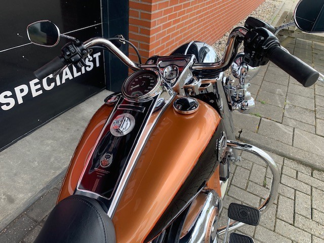 HARLEY-DAVIDSON - FLHRC ROADKING ROAD KING FLHR