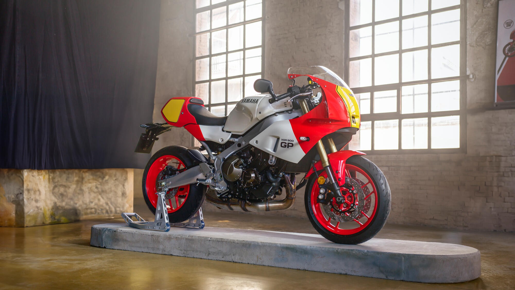 YAMAHA - XSR900 GP