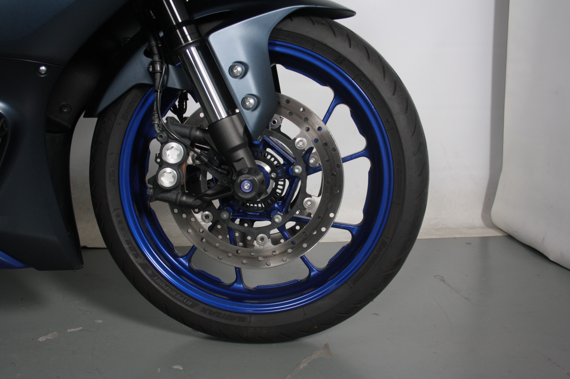 YAMAHA - R7