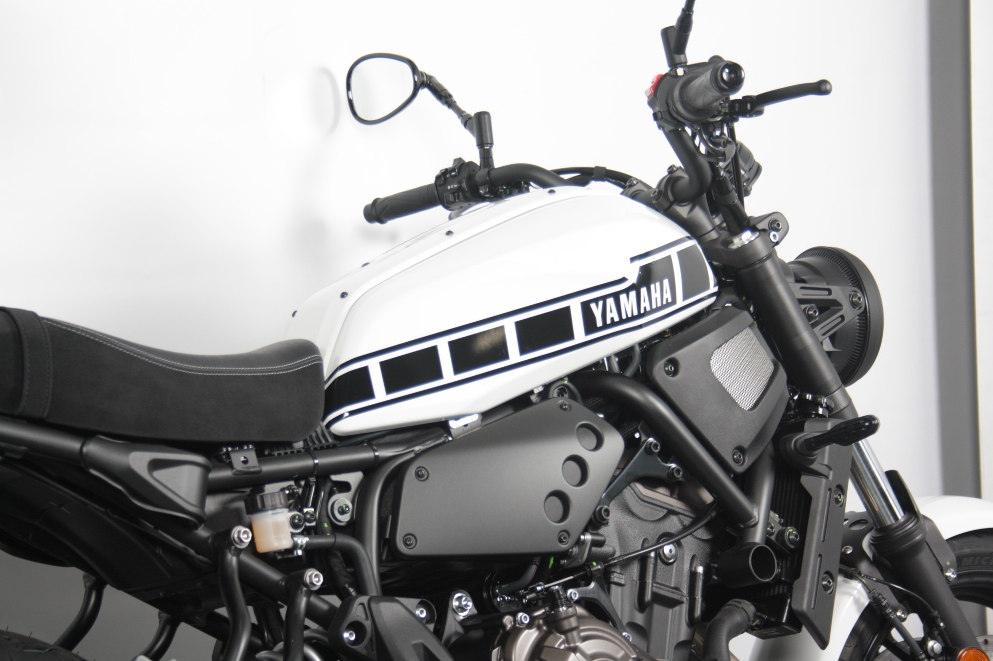 YAMAHA - XSR700
