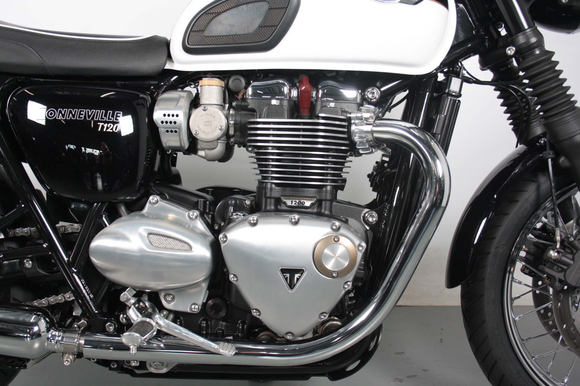 TRIUMPH - BONNEVILLE T120