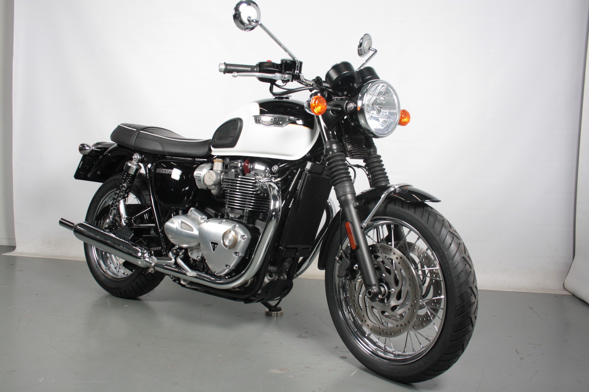 TRIUMPH - BONNEVILLE T120