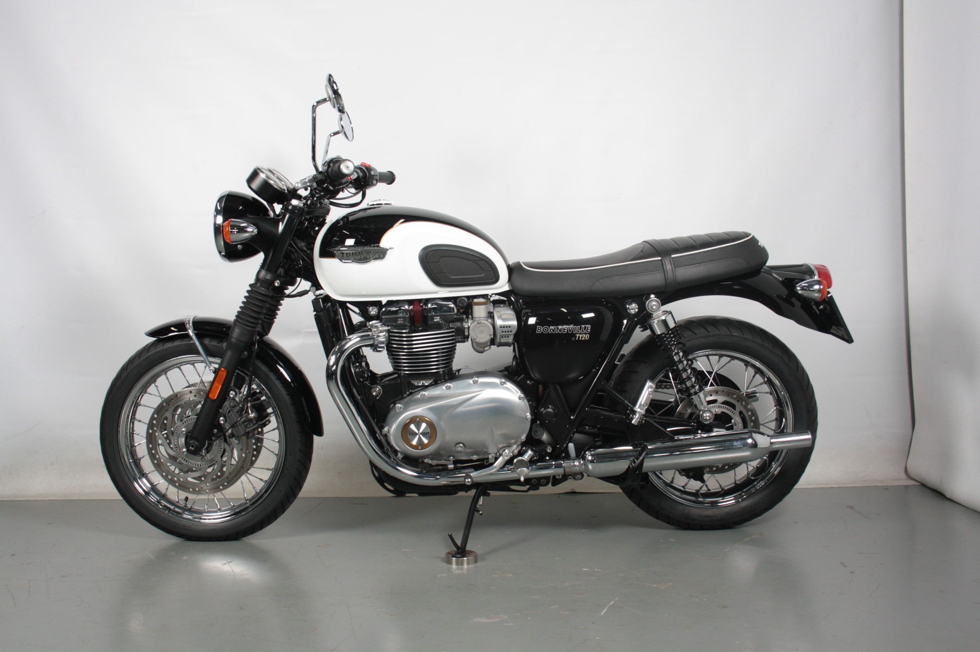 TRIUMPH - BONNEVILLE T120