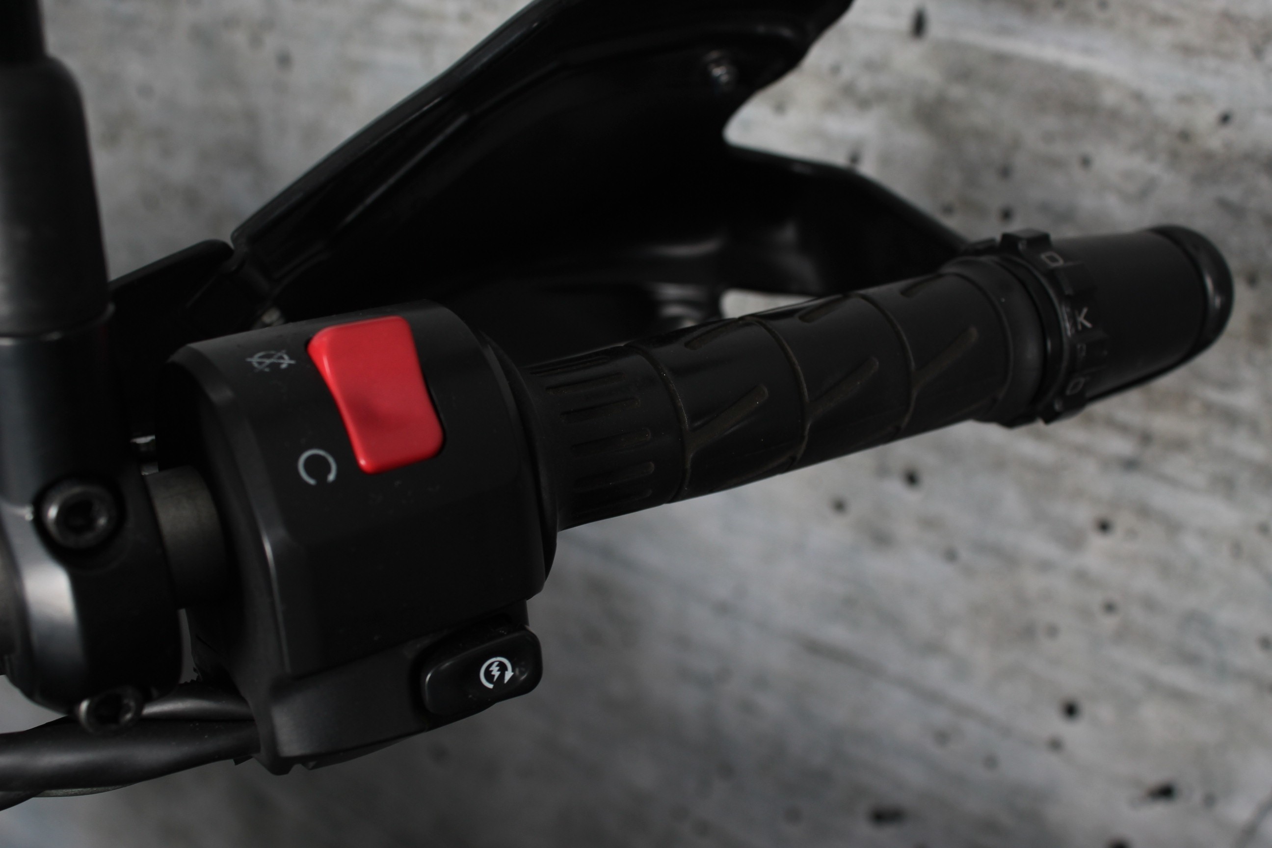 KAWASAKI Versys 650 ABS LeoVince - koff