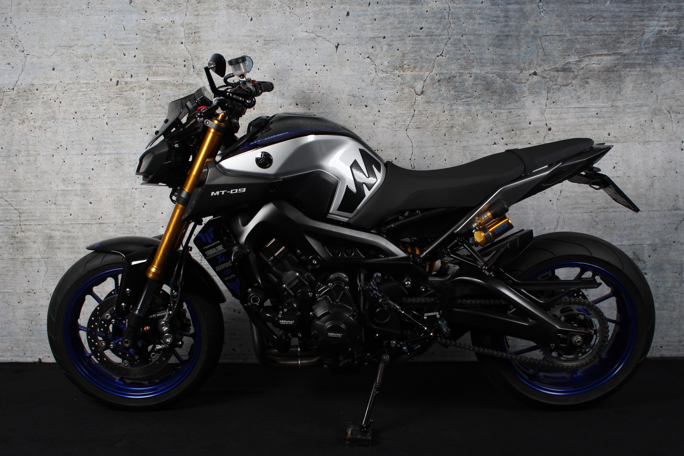 YAMAHA MT 09 SP ABS Akrapovic - rem-