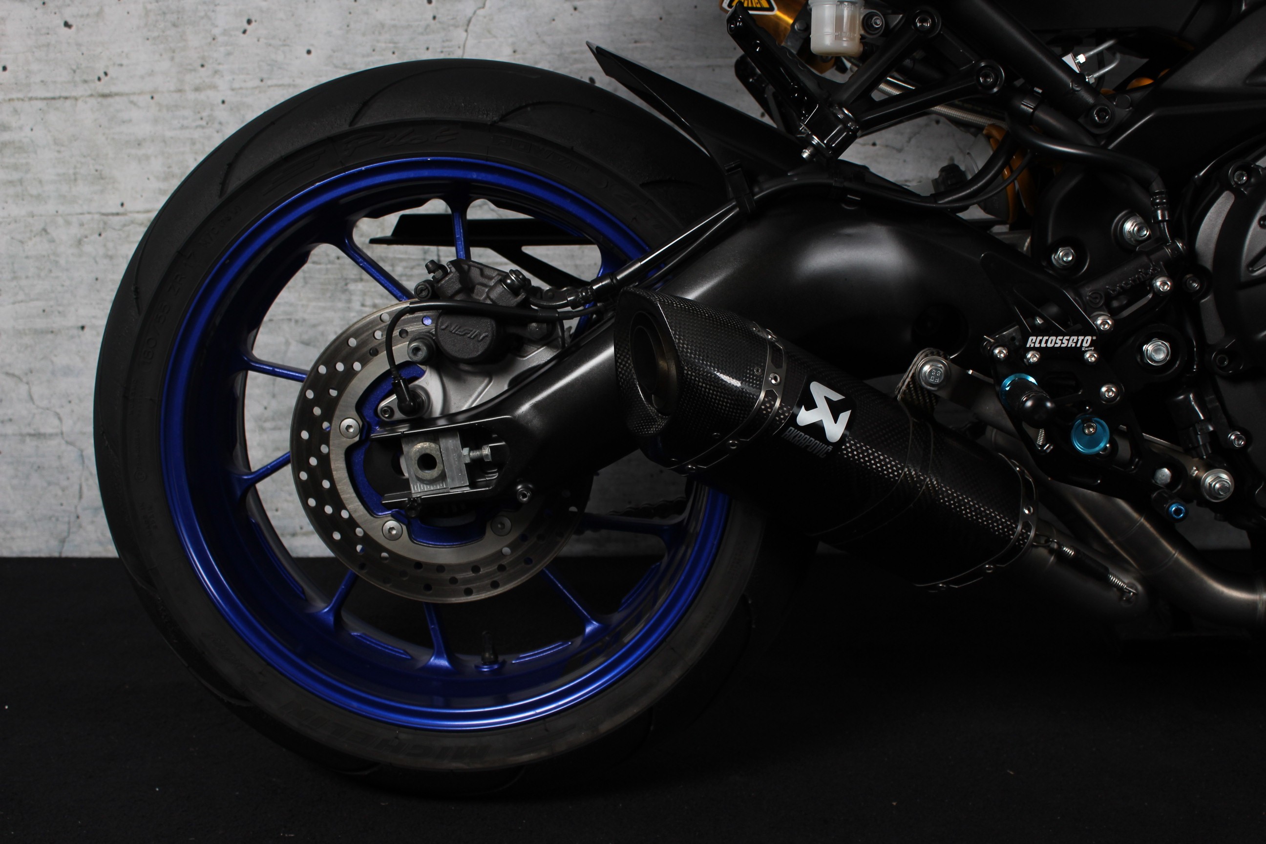 YAMAHA MT 09 SP ABS Akrapovic - rem-