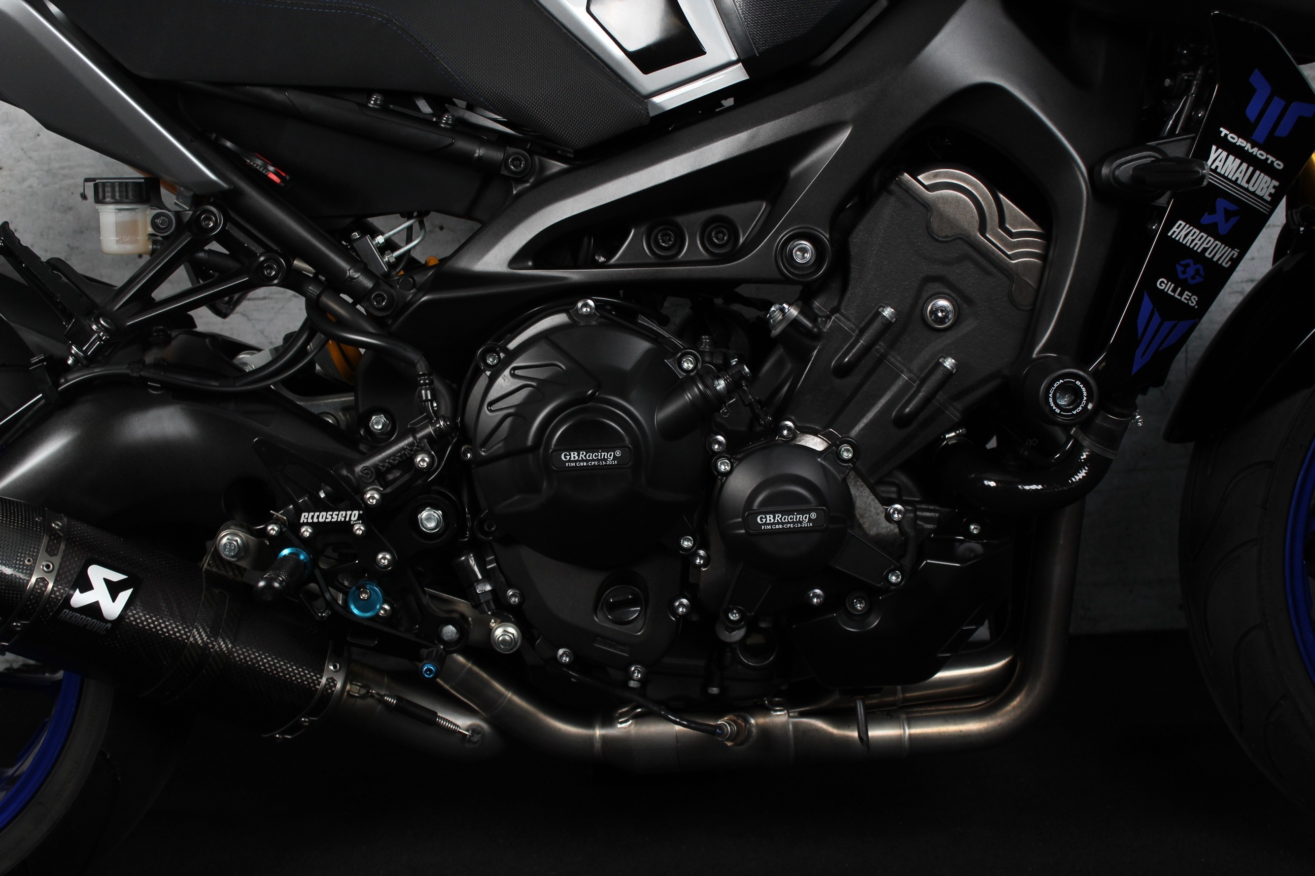 YAMAHA MT 09 SP ABS Akrapovic - rem-