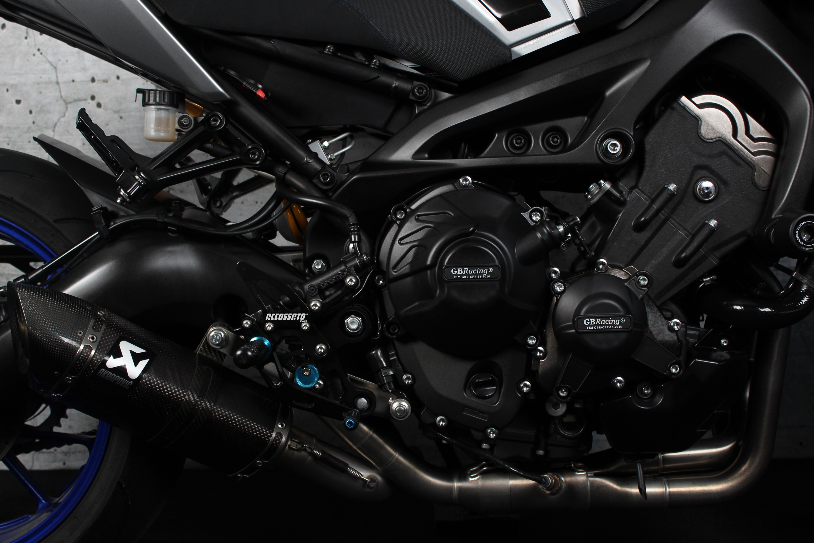 YAMAHA MT 09 SP ABS Akrapovic - rem-