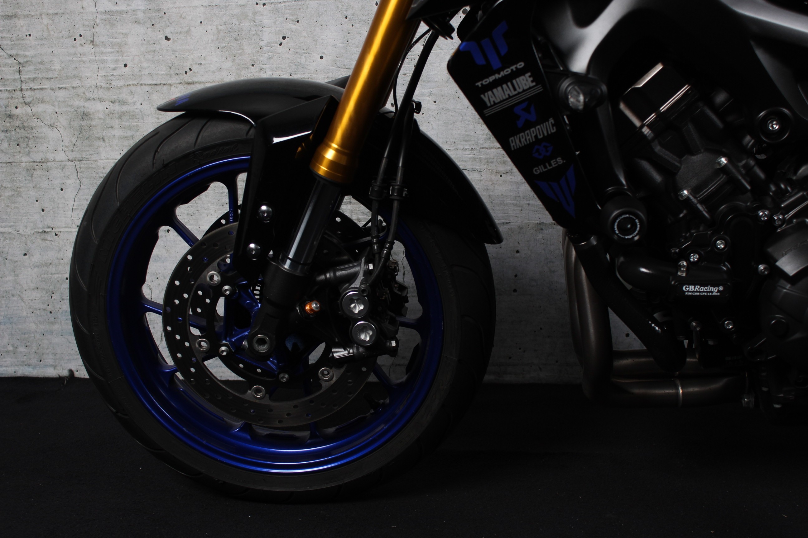YAMAHA MT 09 SP ABS Akrapovic - rem-