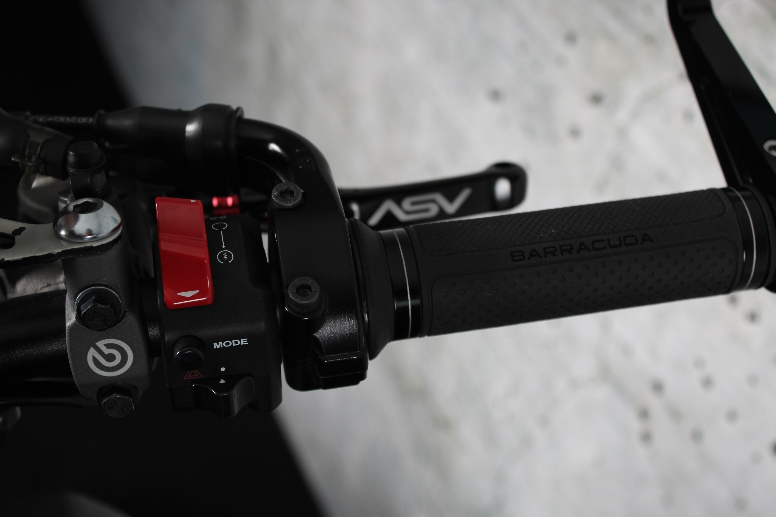 YAMAHA MT 09 SP ABS Akrapovic - rem-