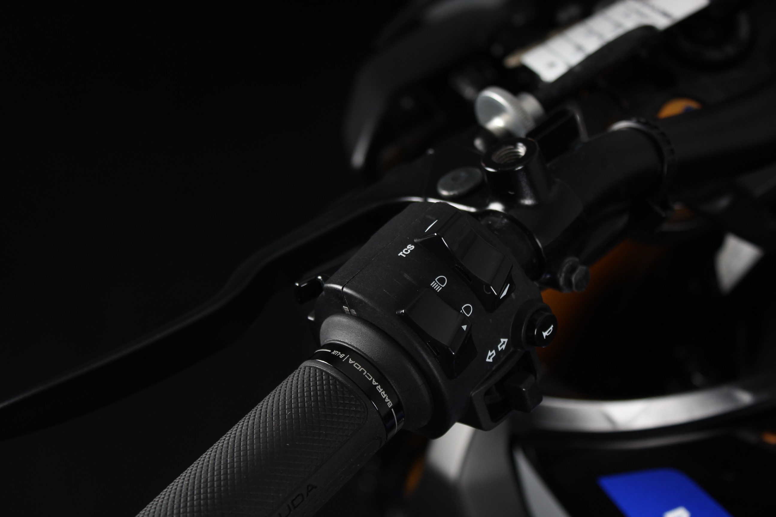 YAMAHA MT 09 SP ABS Akrapovic - rem-