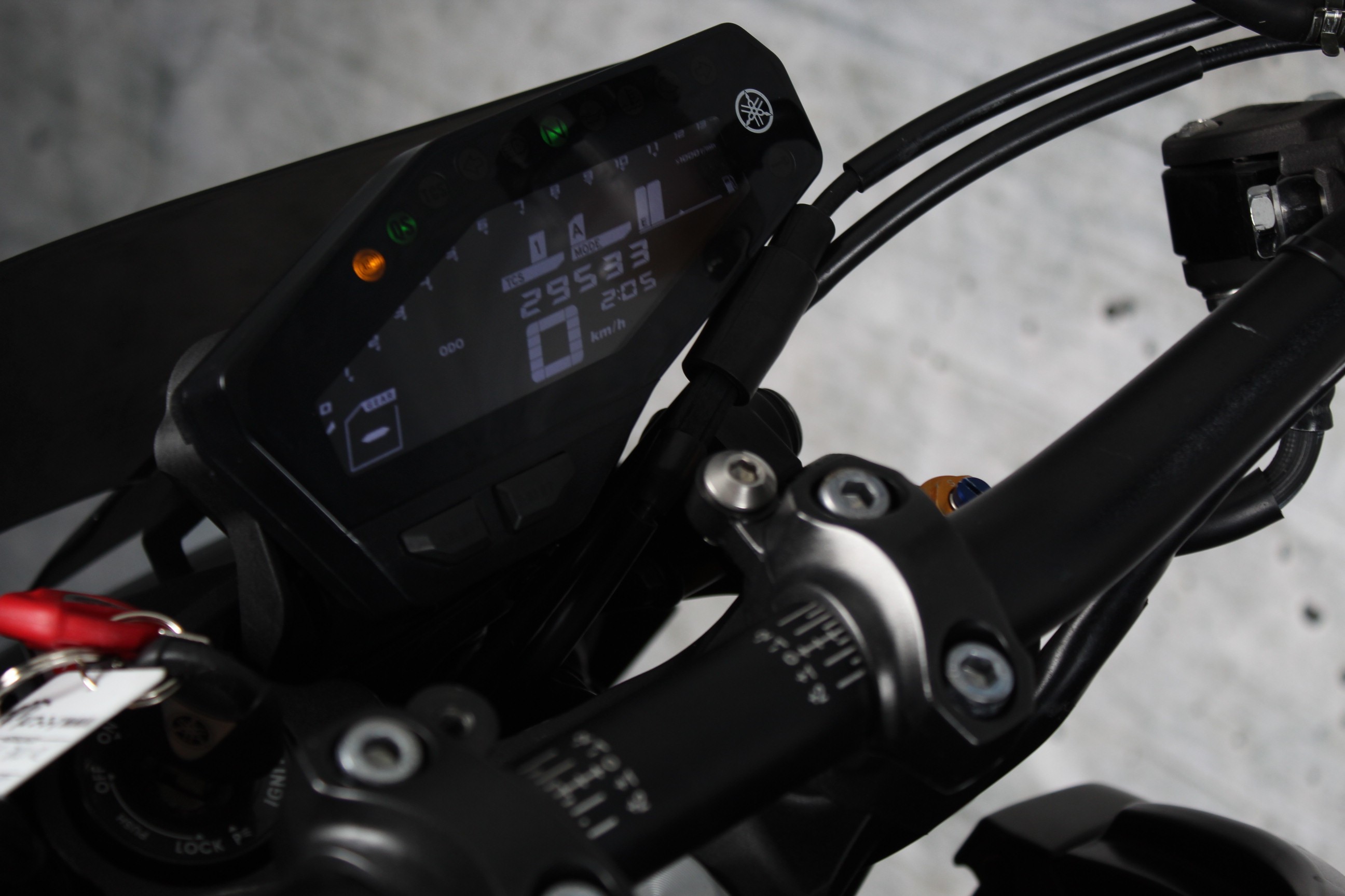 YAMAHA MT 09 SP ABS Akrapovic - rem-